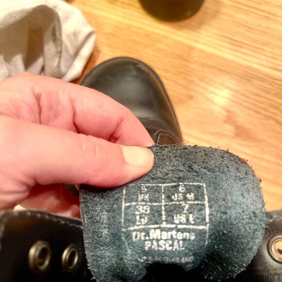 Size 7 (38) navy Doc Marten - Picture 8 of 8